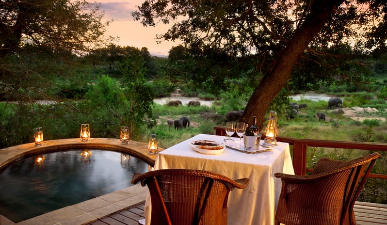Lion Sands, Tinga Lodge-Tinga Lodge suite, dinner on private deck